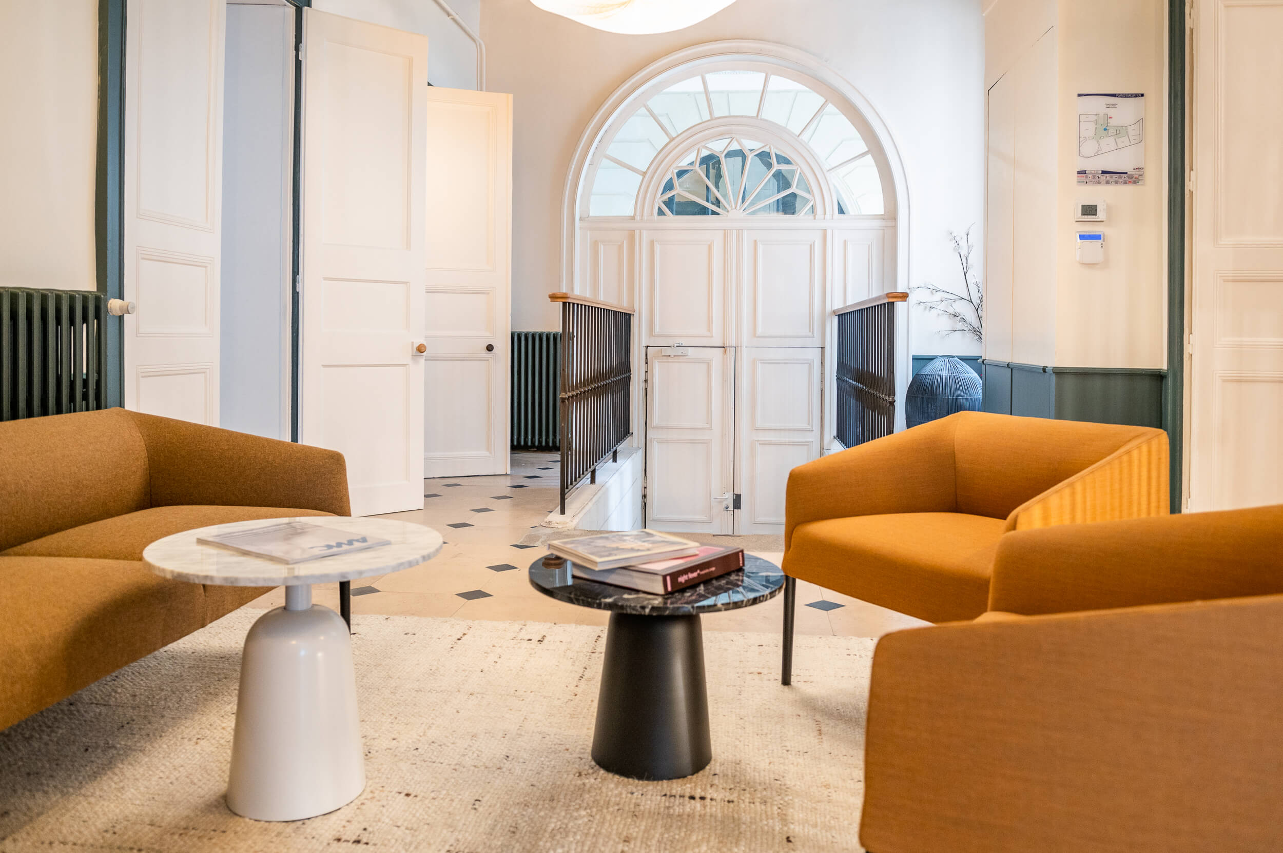 Cinque Bureau Voltaire